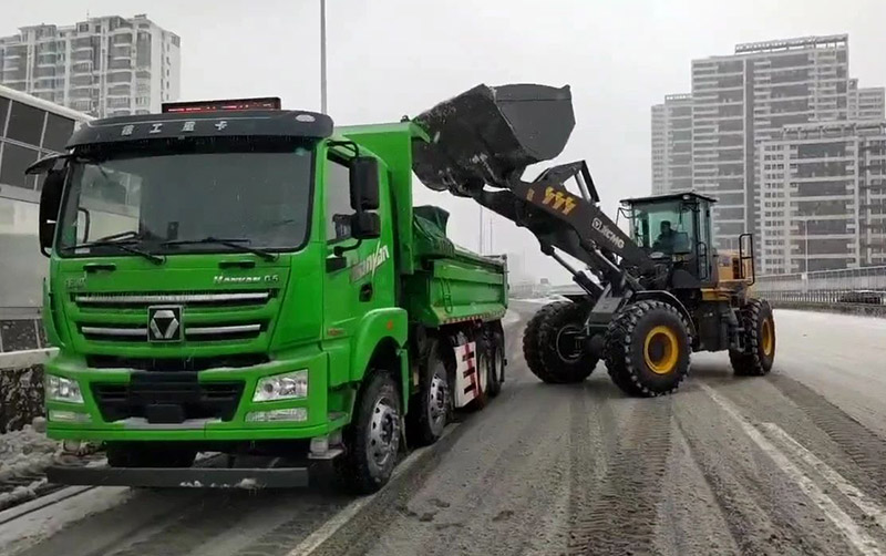 除雪保流通，，，，，w66利来汽车在行动