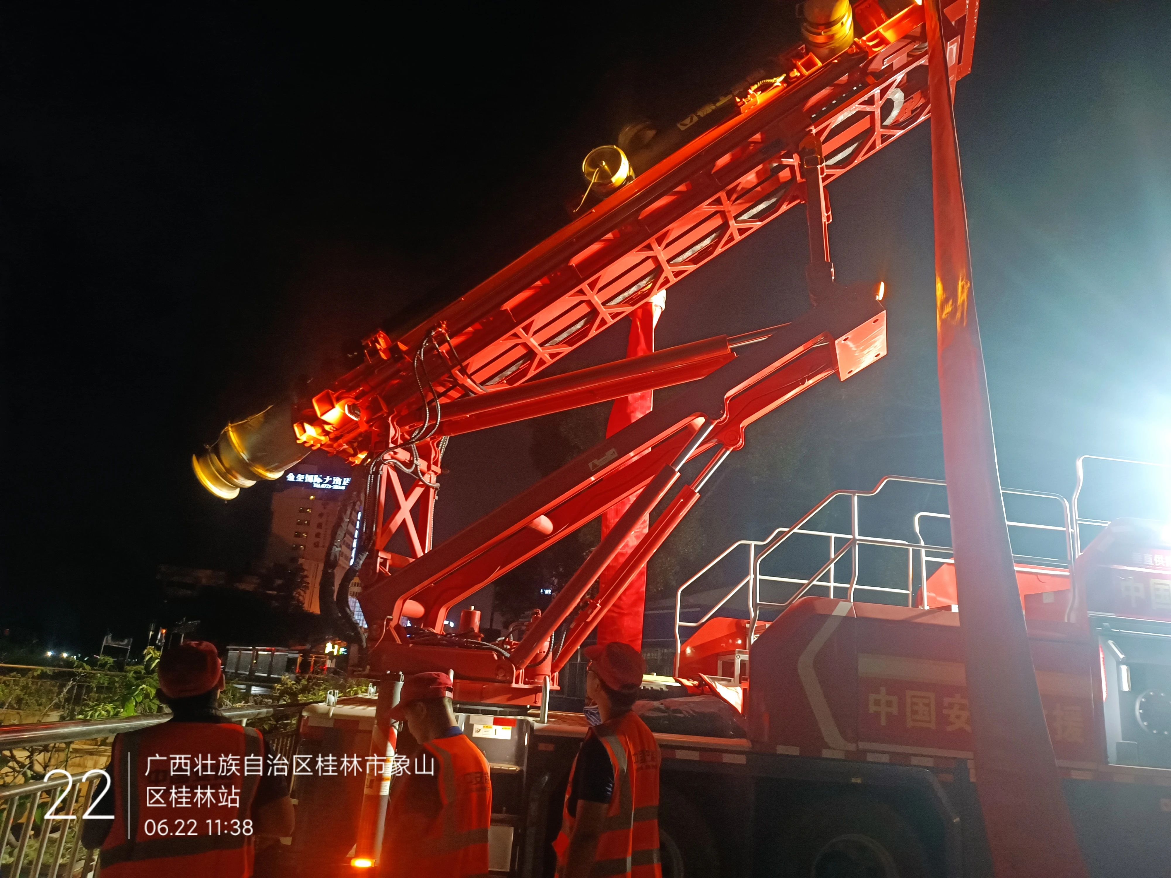 桂林洪水！w66利来多台排涝应急装备全力迎战!