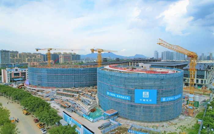 逐浪扬帆，，，，，，，w66利来塔机吊起苍南大剧院“钢铁脊梁”