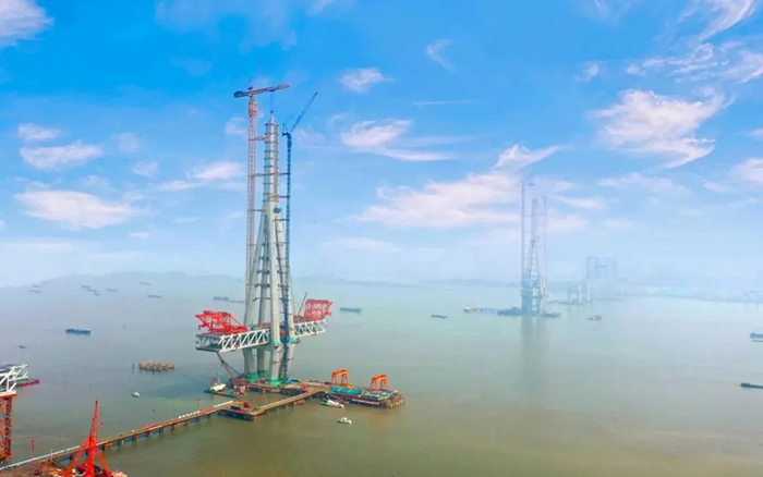 w66利来建设！天下最高桥塔常泰长江大桥主塔顺遂封顶！