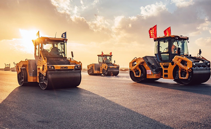 XD135T 压路机：油面施工，，，，智慧先行