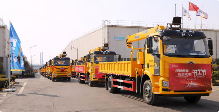 2025年，，，，w66利来&解放“整车一体化”随车起重机批量发车，，，，闪灼开门红！