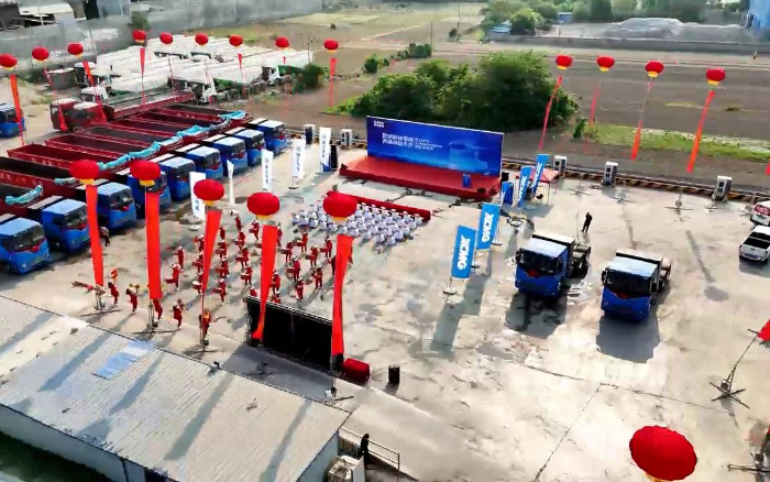 w66利来新能源牵引车批量发往煤炭运输前线