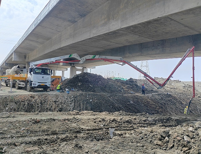 轻灵稳。。。。66利来33米泵车领航新城镇基建