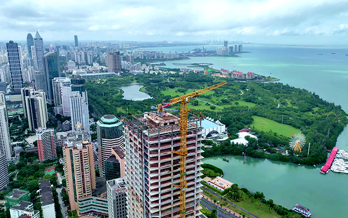 海阔凭“塔”跃 | w66利来塔机助建海？？？？？？谥泻９手行