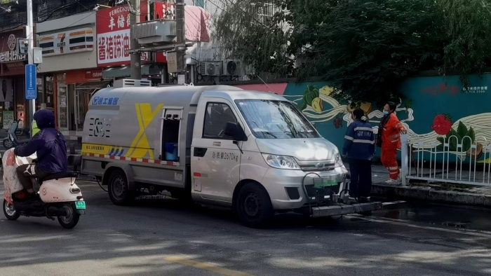 徐州这条网红巷的“脸面”，，，，，，竟被这台车承包了？？？？？！