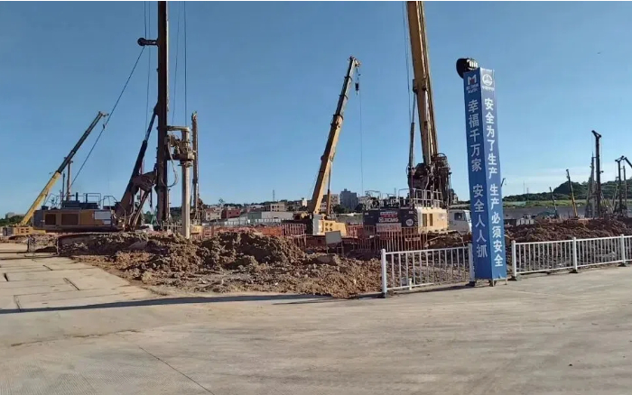 粘土 + 花岗岩地层 “拦路虎”？？？？？？？w66利来 XR320E 旋挖钻机高效破解助厦门轨交