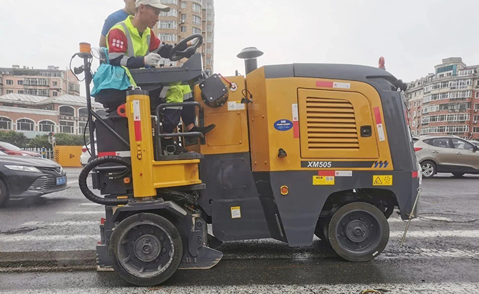 w66利来XM505市政蹊径铣刨施工：杭州都会蹊径焕新升级的高效之选