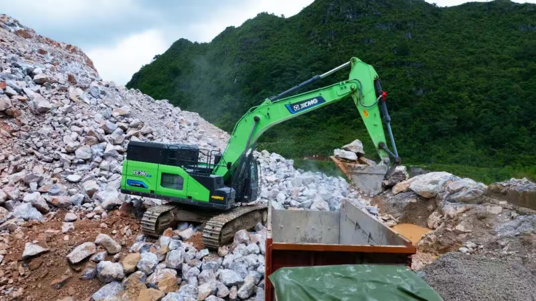 广西“石料大户”亲测：w66利来XE380EV电挖，，，，年省六七成！