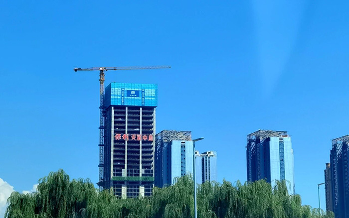 直冲天涯  w66利来塔机助建兰州超高层项目