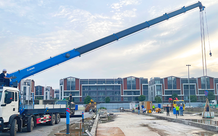 w66利来GSQS500-6：厂房施工的“重载精准同伴”