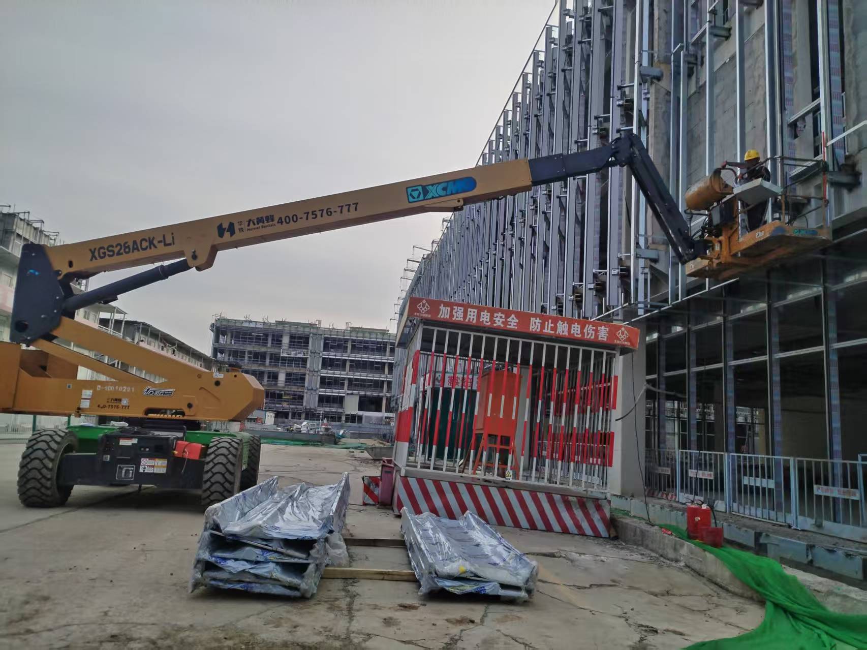 人工智能工业园，，，，，，，w66利来高机在青山绿树间建“科技高地”
