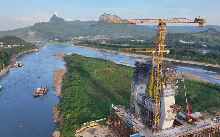 柳江之上，，，，，，，再添飞虹！w66利来XGT800-40S助建柳江特大桥